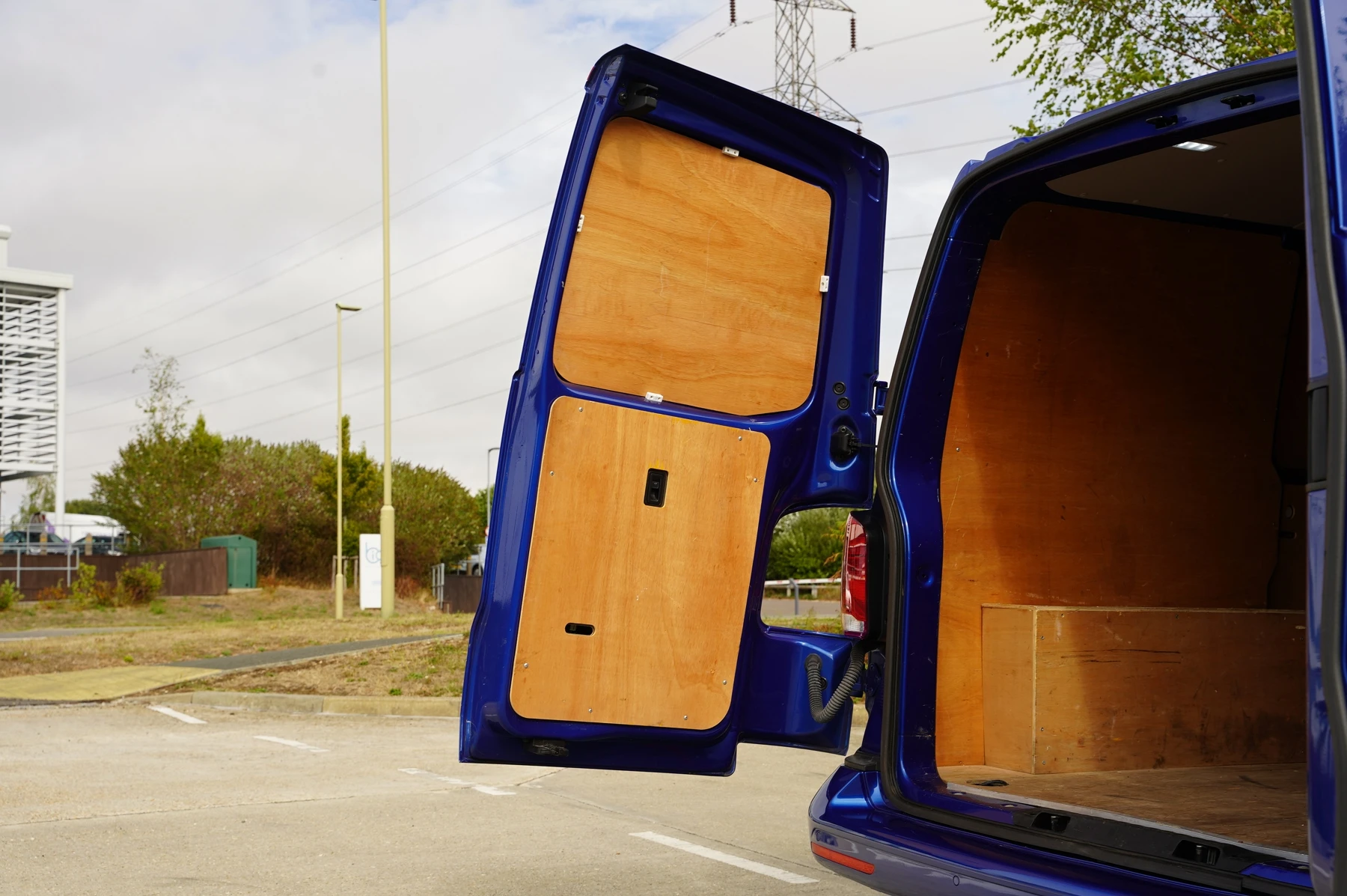 Volkswagen-Transporter-image-34