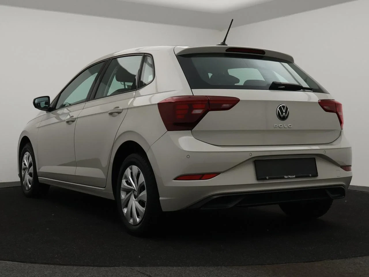Volkswagen-Polo-image-1