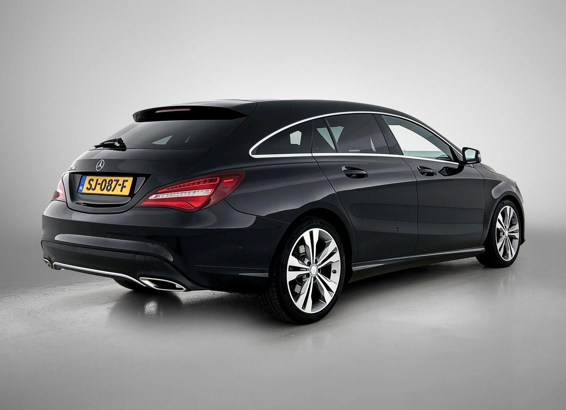 Mercedes-Benz-CLA-image-3