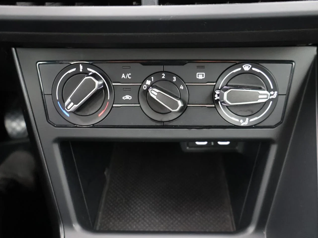 Volkswagen-Polo-image-19