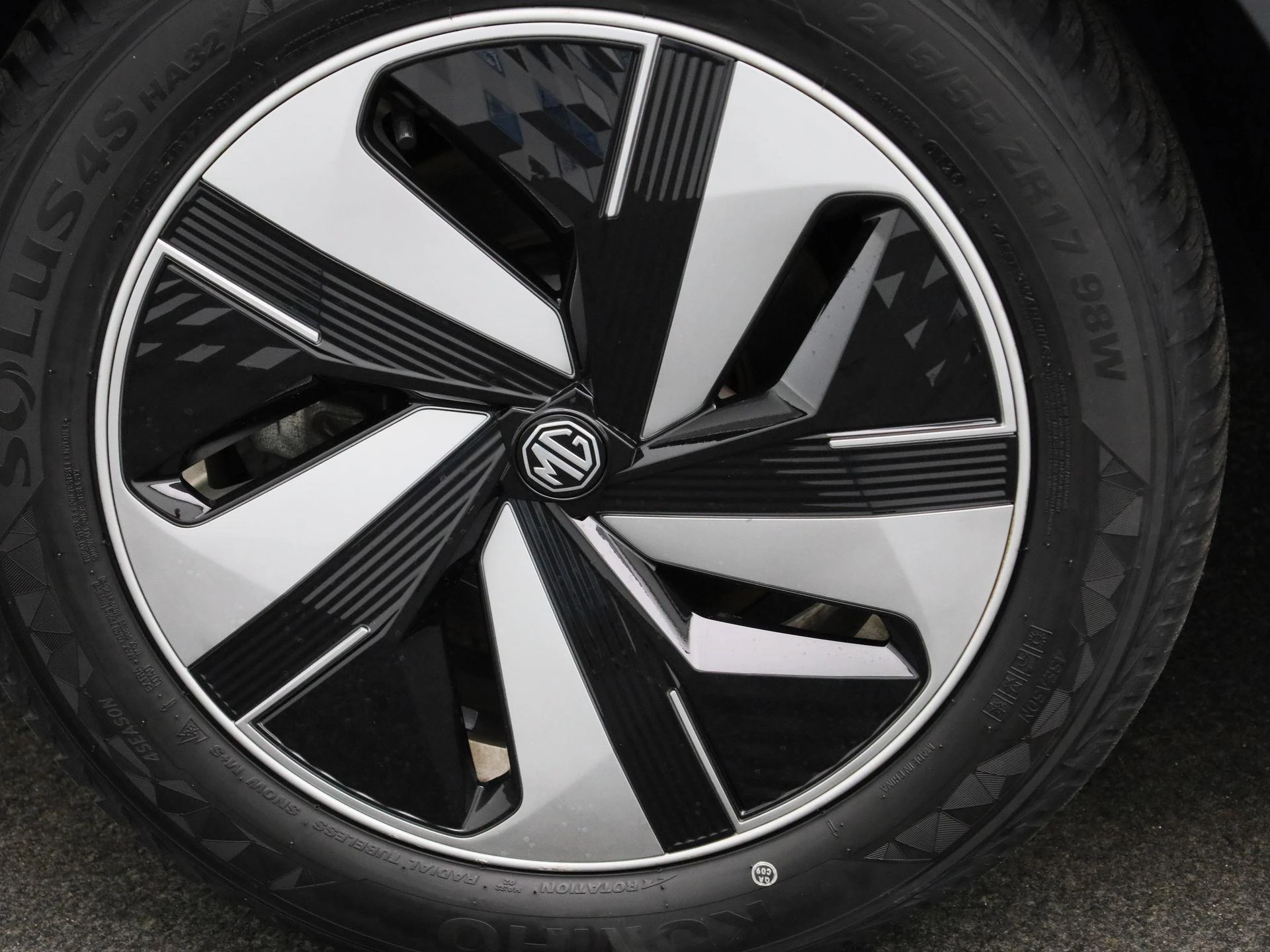 MG-ZS EV-image-13