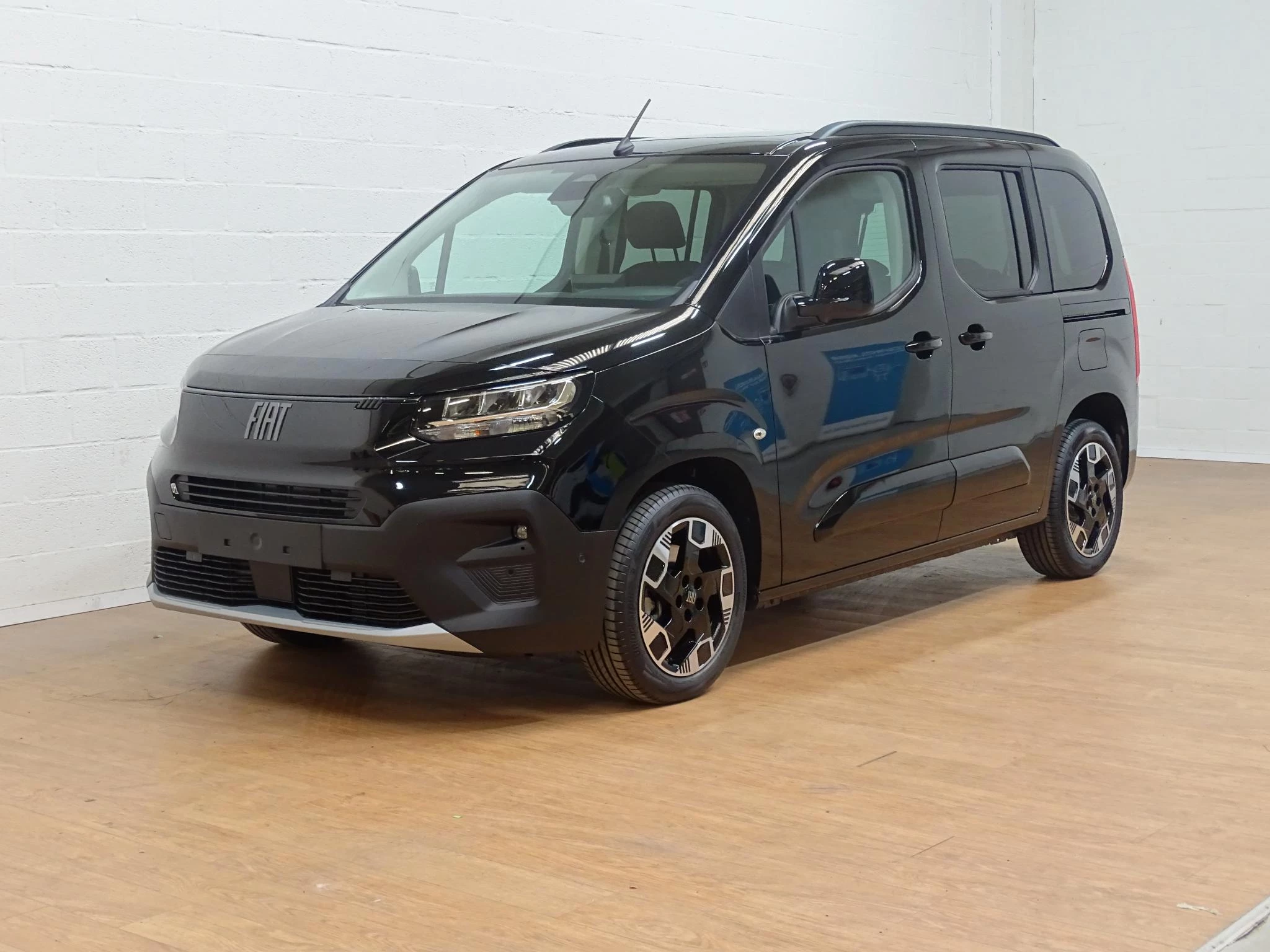 Fiat Qubo L 1.2T +gps+camera+park pilot +magic top