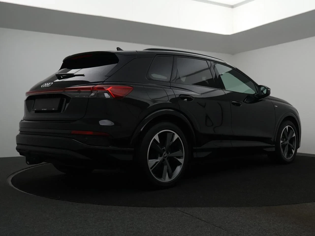 Audi-Q4 e-tron-image-1