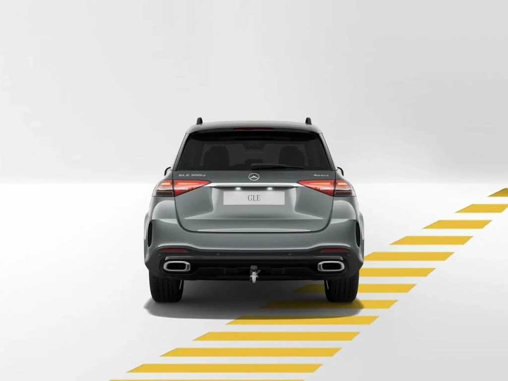 Mercedes-Benz-GLE 300 d-image-5