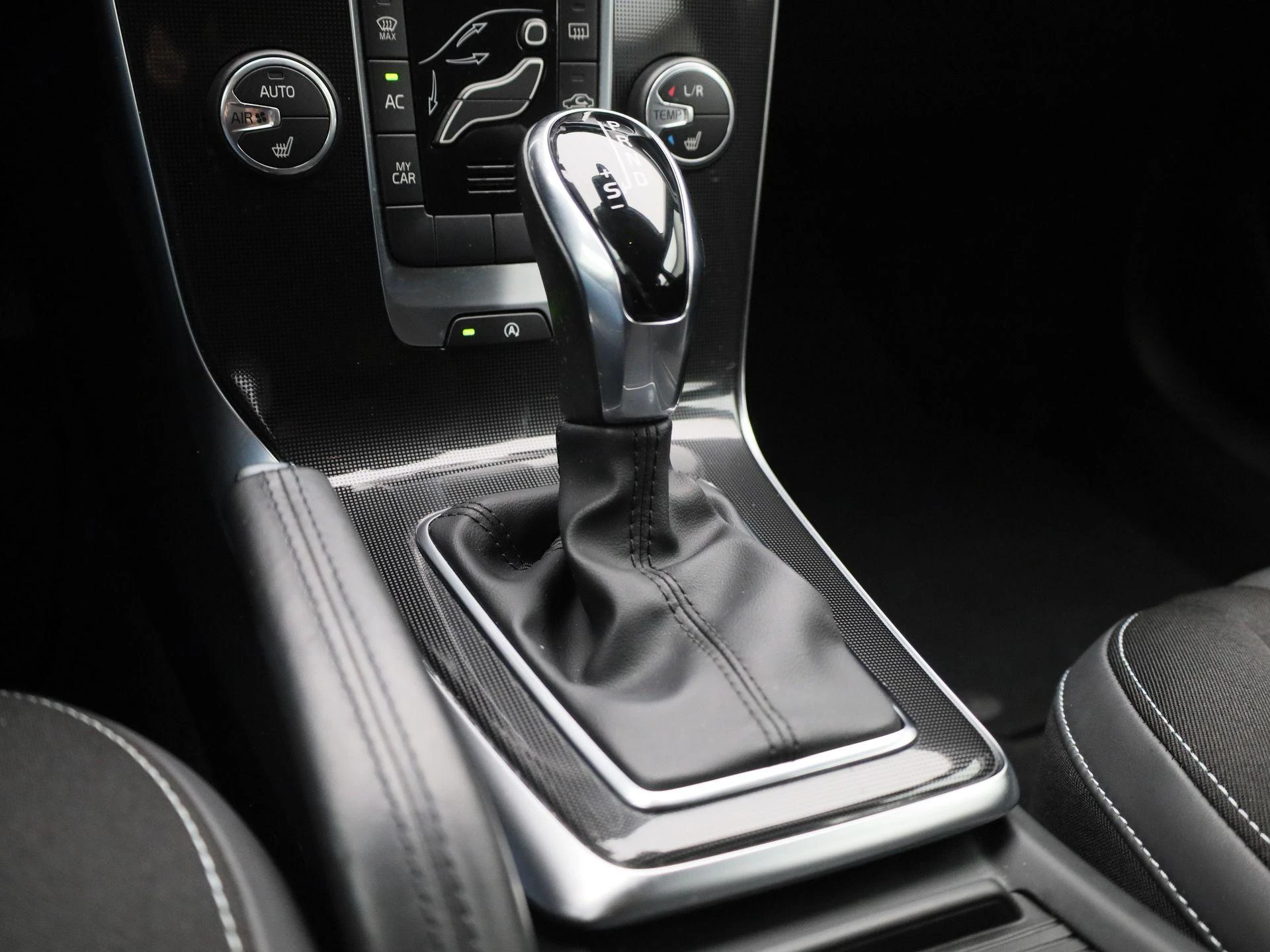 Volvo-V40-image-18