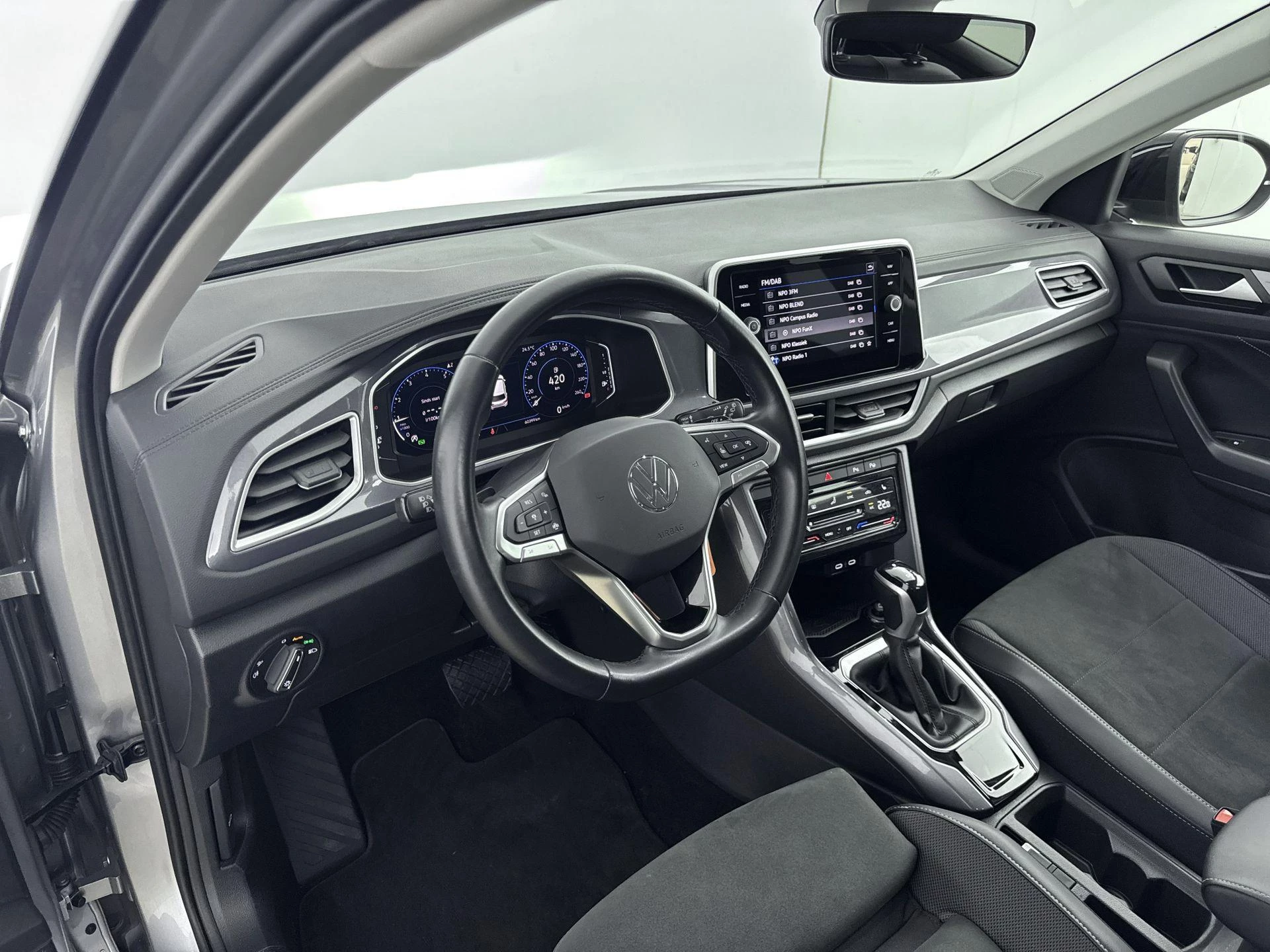 Volkswagen-T-Roc-image-8