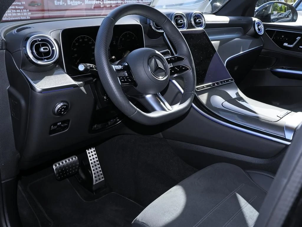 Mercedes-Benz-GLC 300 d-image-8
