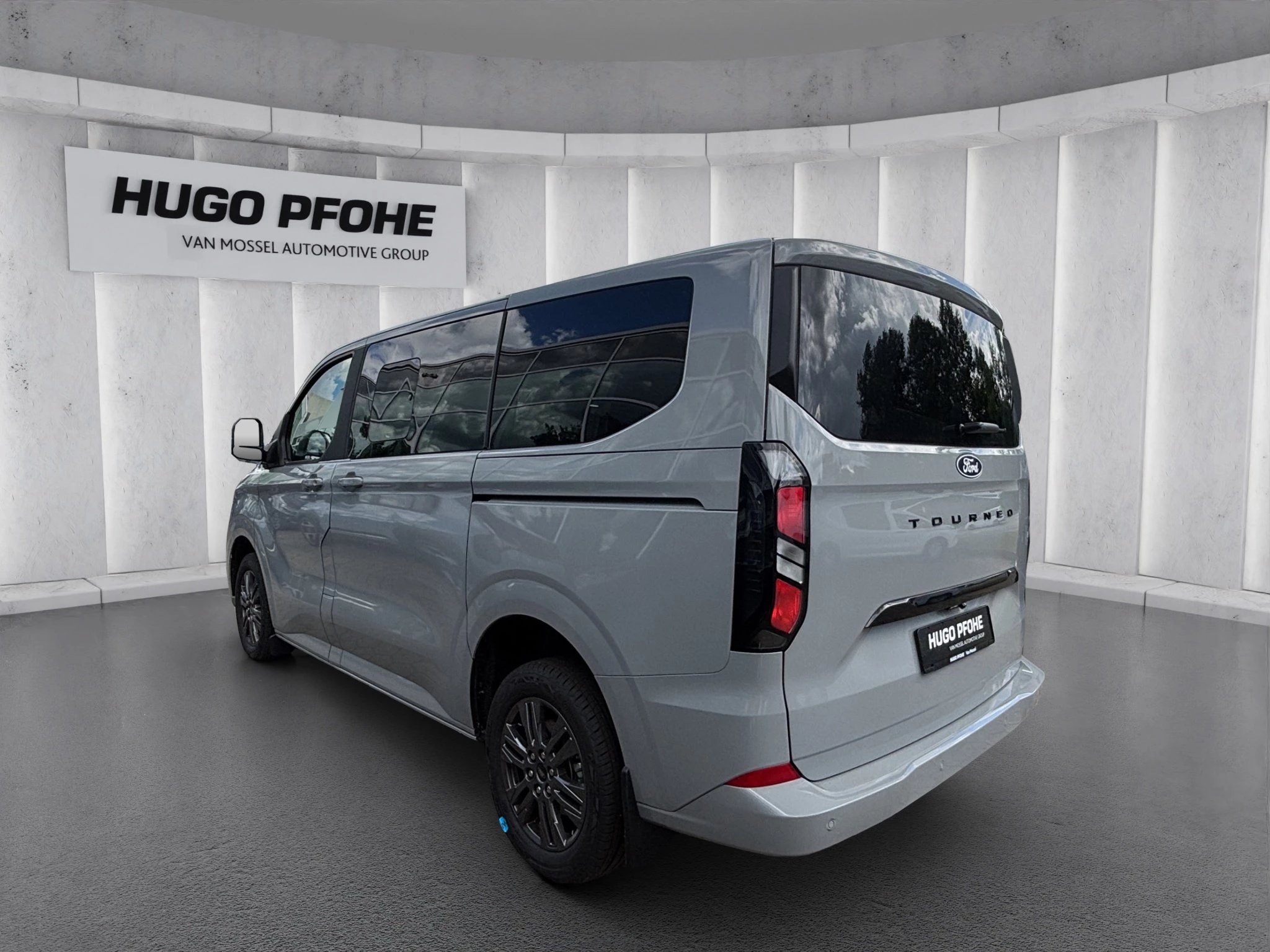 Ford Tourneo Custom Titanium 2.0 EcoBlue 125kW 320 L1 Auto FWD Van. 4-türig