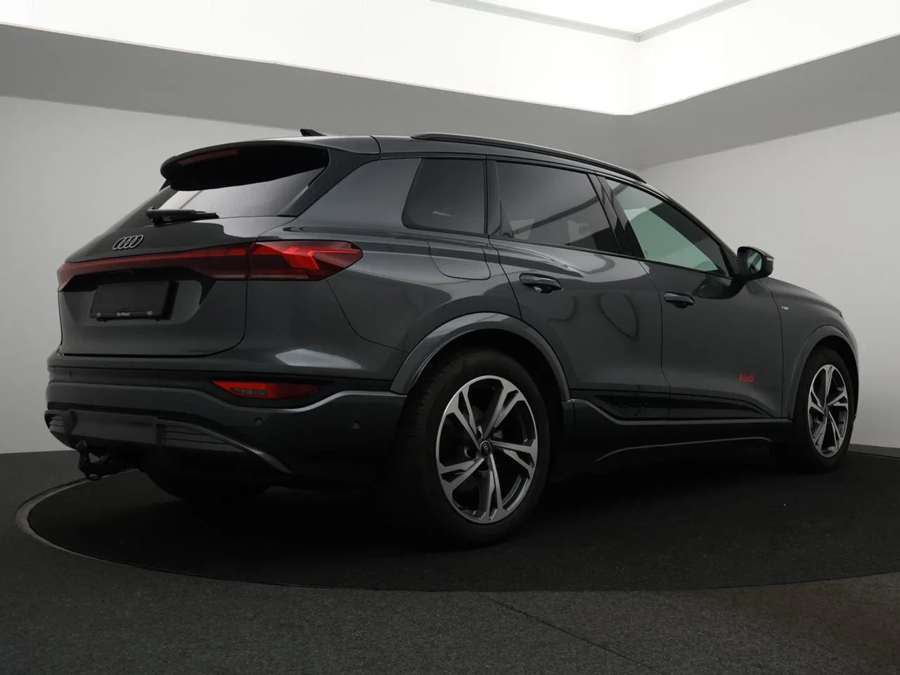 Audi-Q6 e-tron-image-1