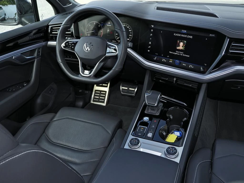 Volkswagen-Touareg-image-9