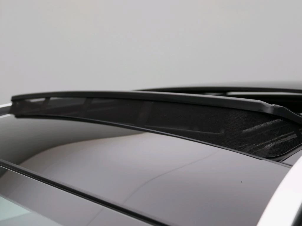 Mercedes-Benz-GLA-image-12