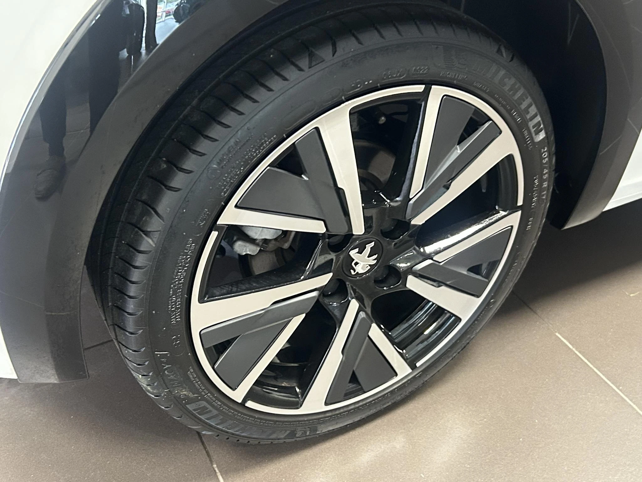 Peugeot-208-image-1