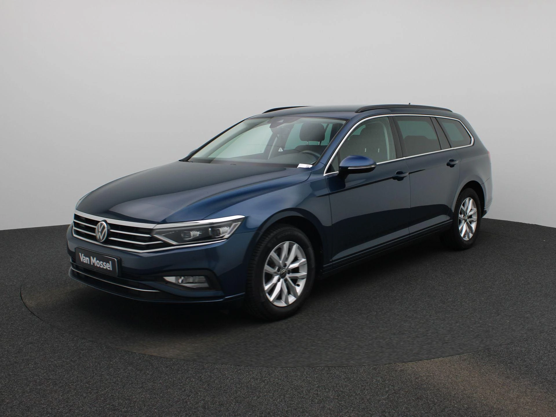 Volkswagen-Passat-image-0