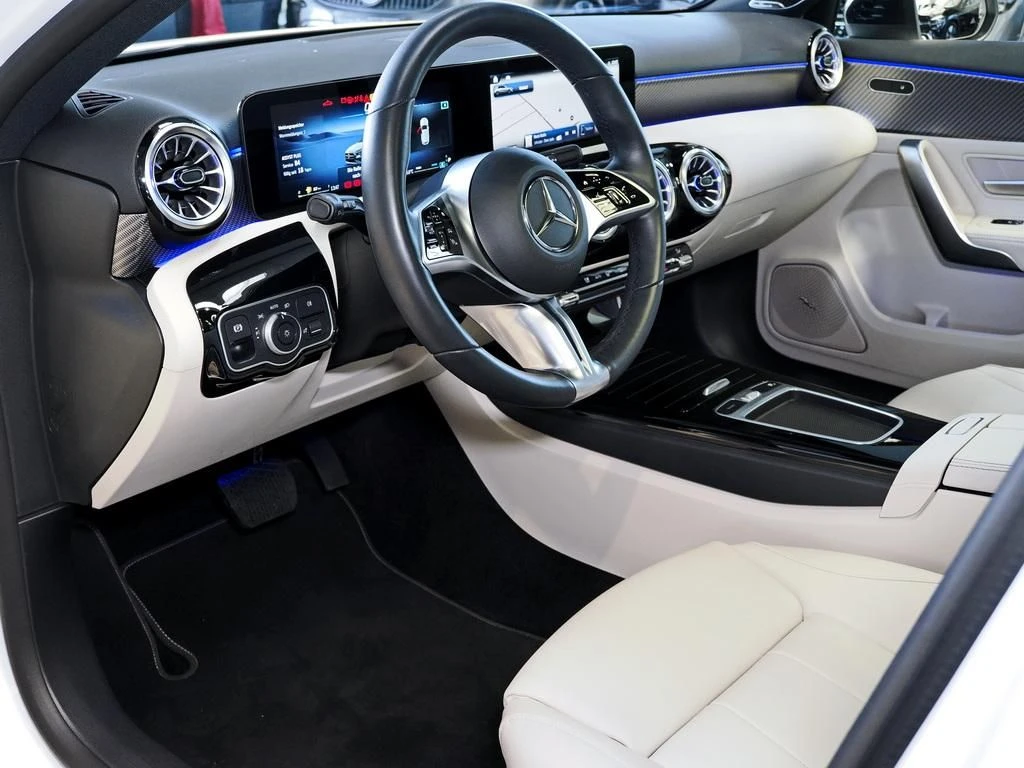 Mercedes-Benz-A-Klasse 200-image-8