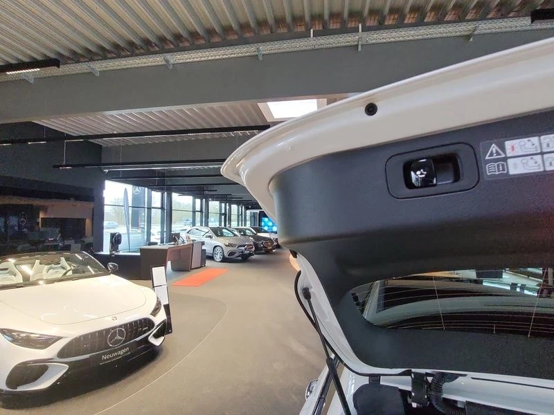 Mercedes-Benz-C-Klasse 300-image-20