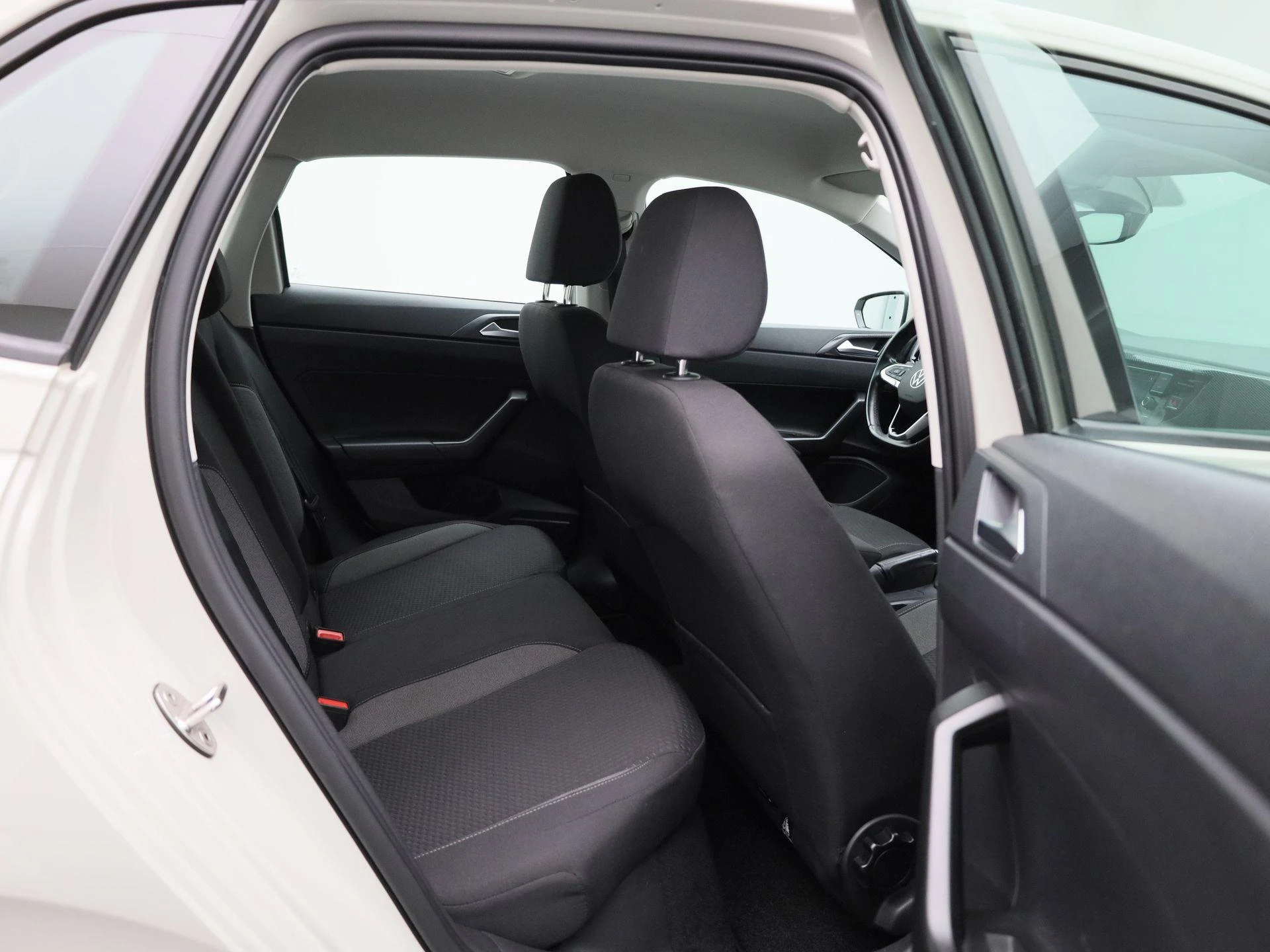 Volkswagen-Polo-image-31