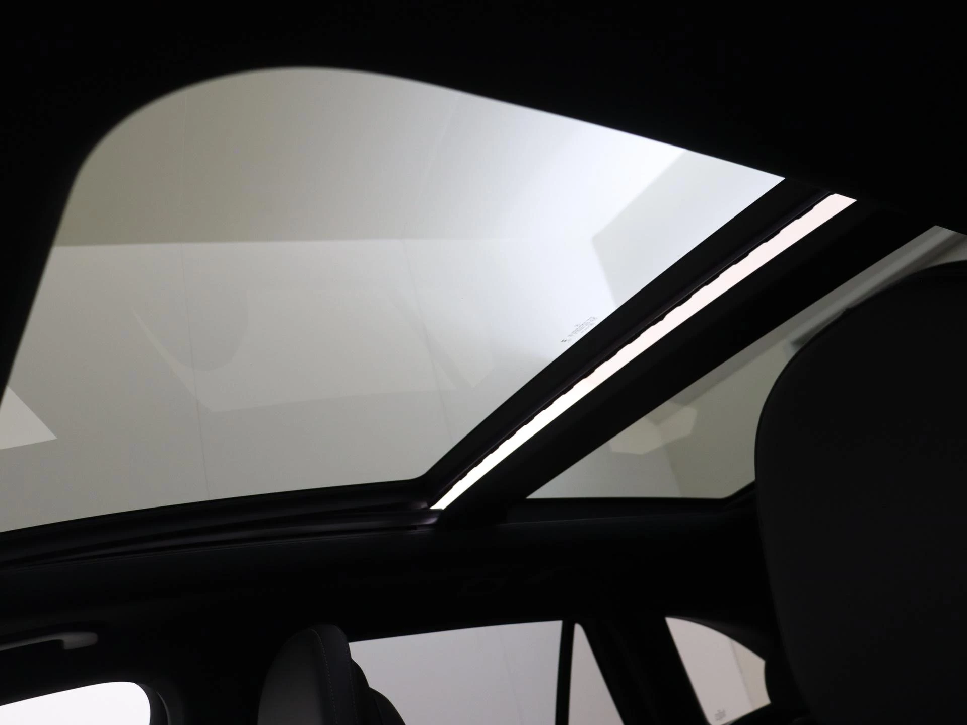 Mercedes-Benz-GLC-image-30