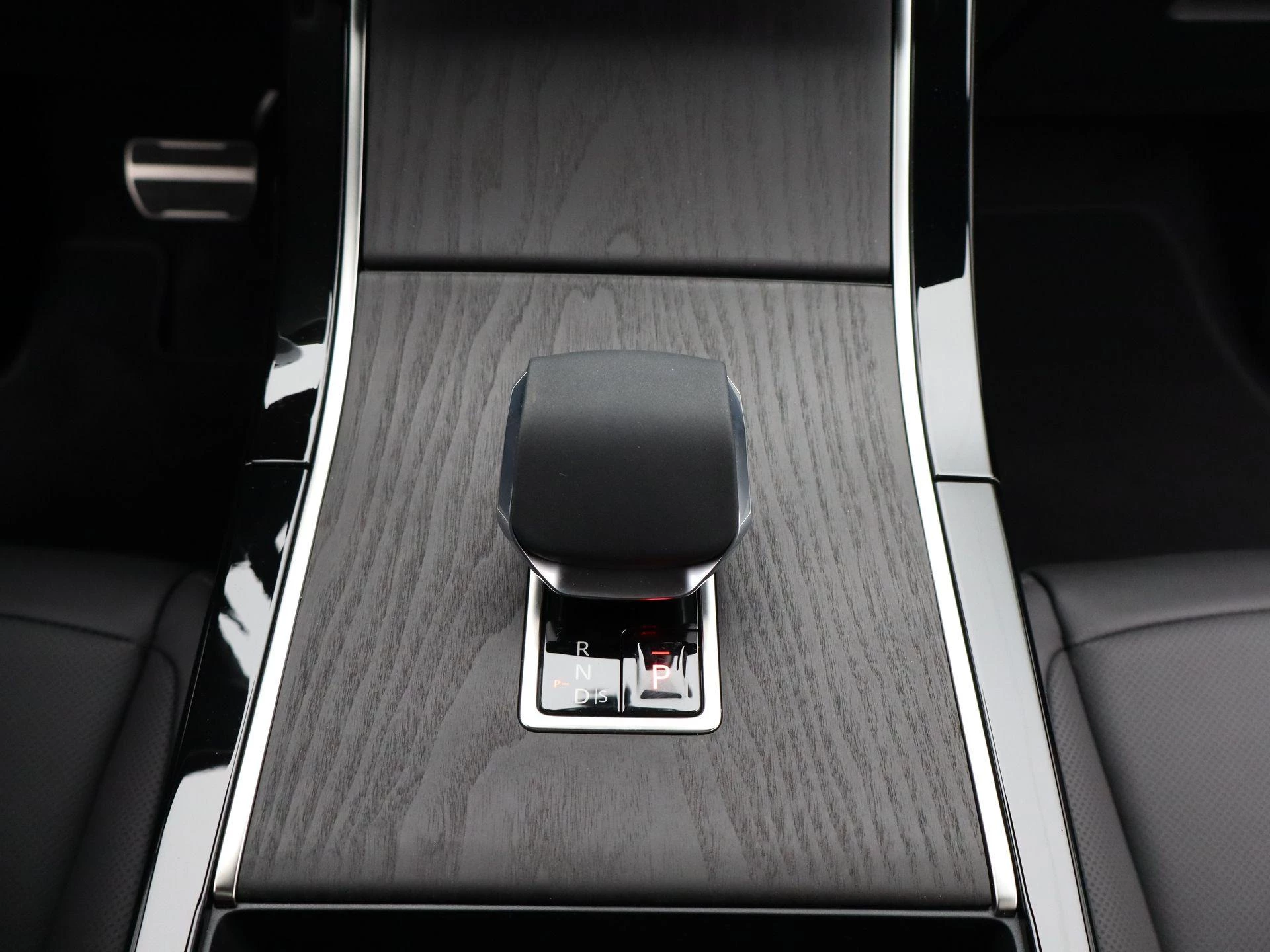 Land Rover-Range Rover Evoque-image-9