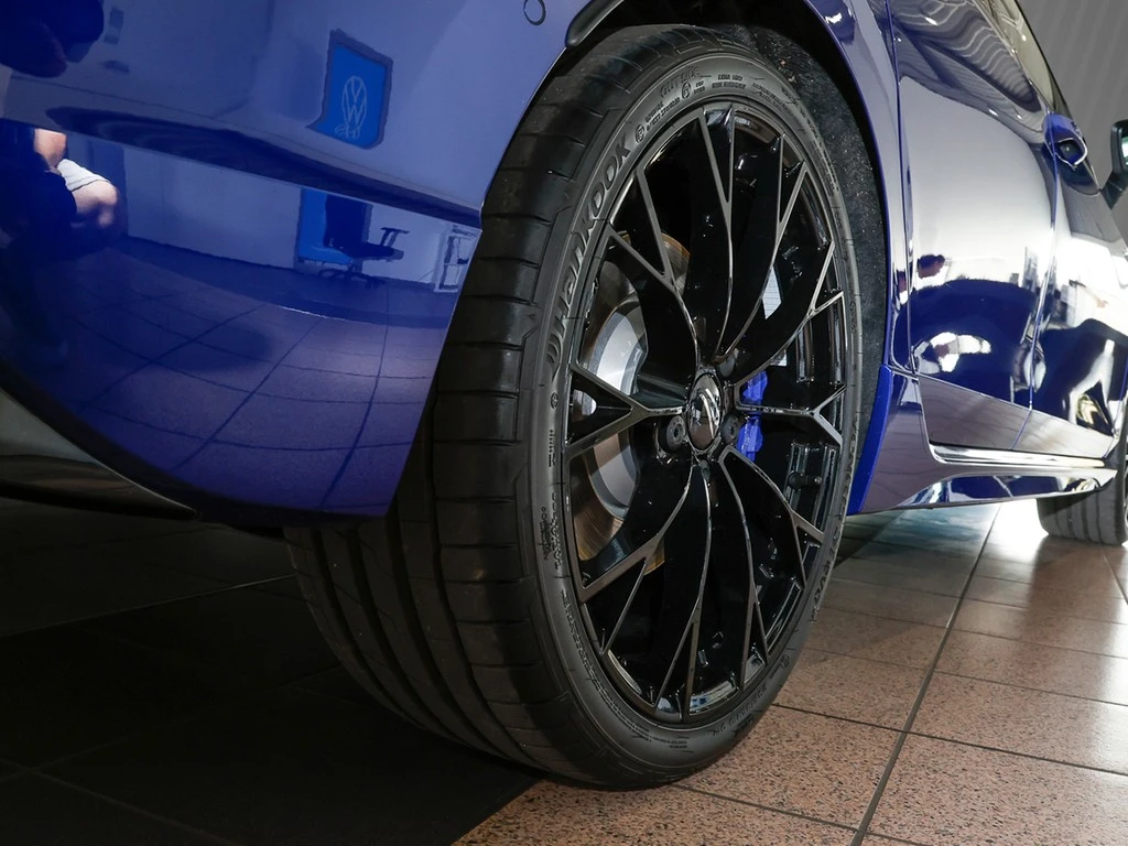 Volkswagen-Golf-image-4
