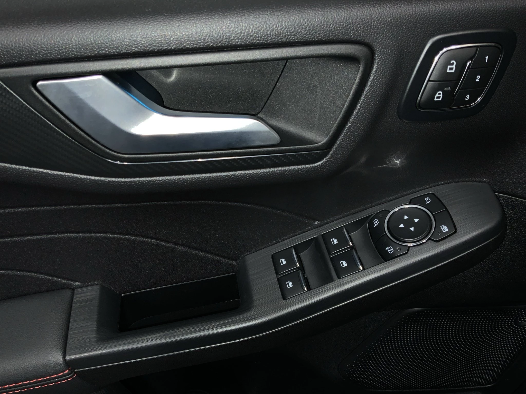 Ford Kuga ST-Line X Aut.*360GRAD*LED-MATRIX*NAVI*GRA*WINTER-PKT.