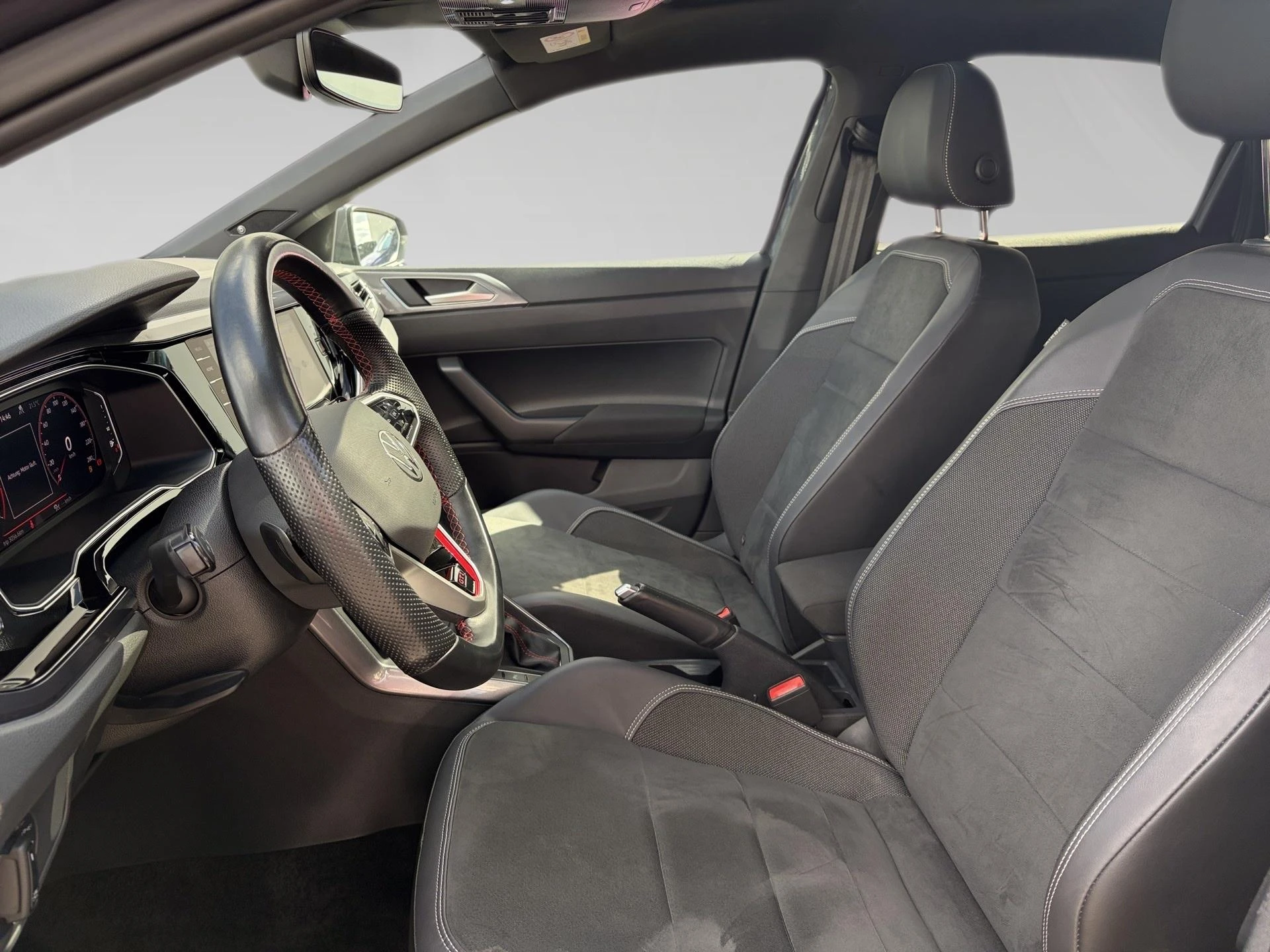 Volkswagen-Polo-image-6