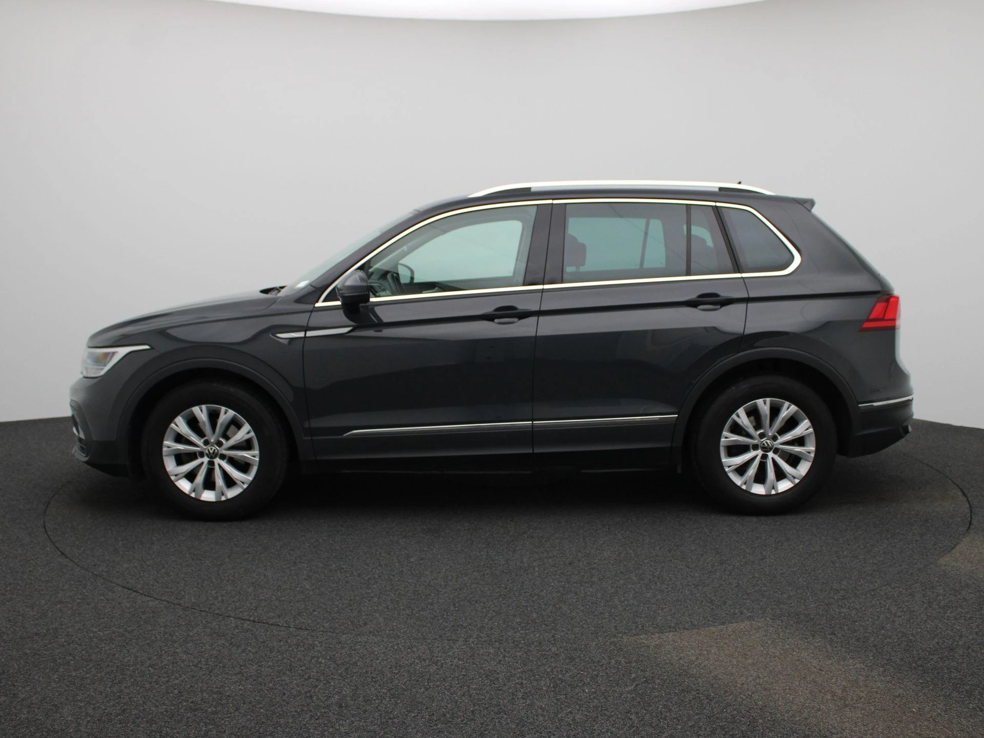 Volkswagen-Tiguan-image-3