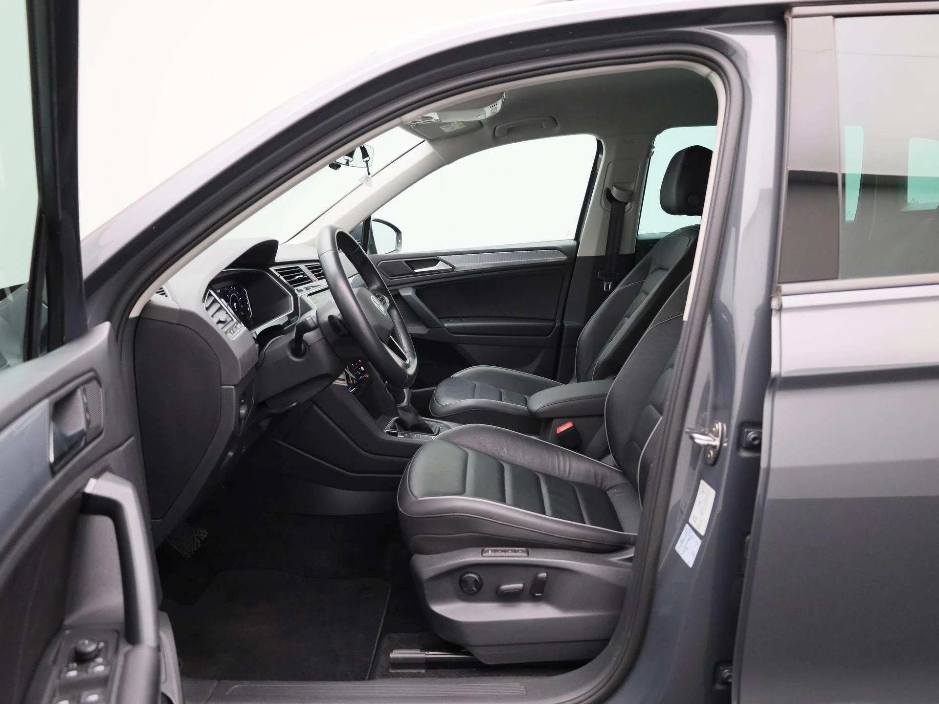 Volkswagen-Tiguan-image-9