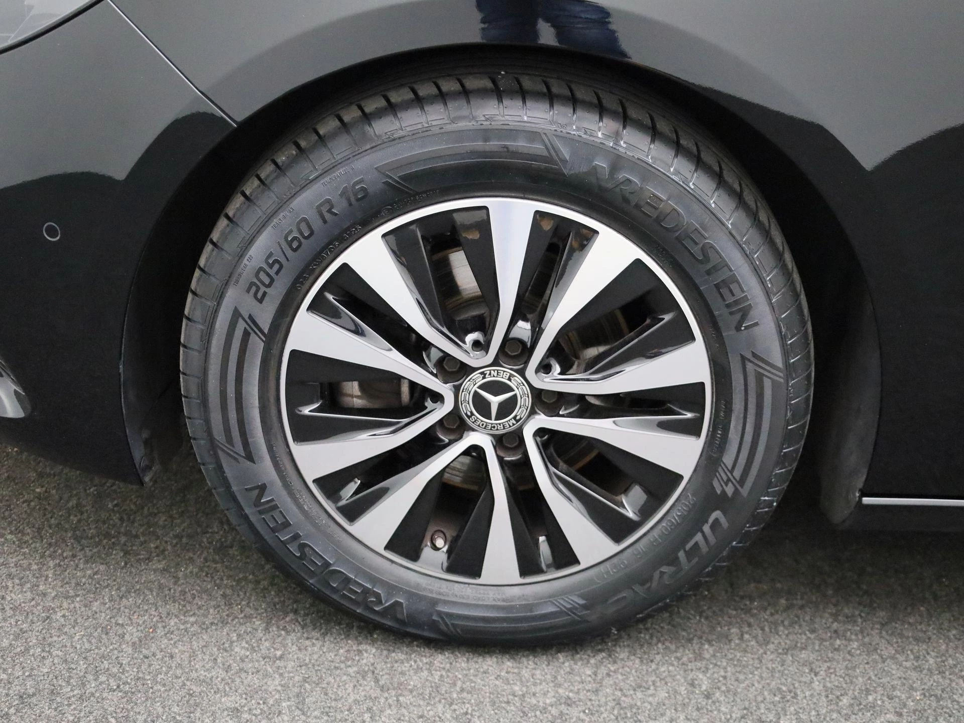 Mercedes-Benz-B-Klasse-image-12