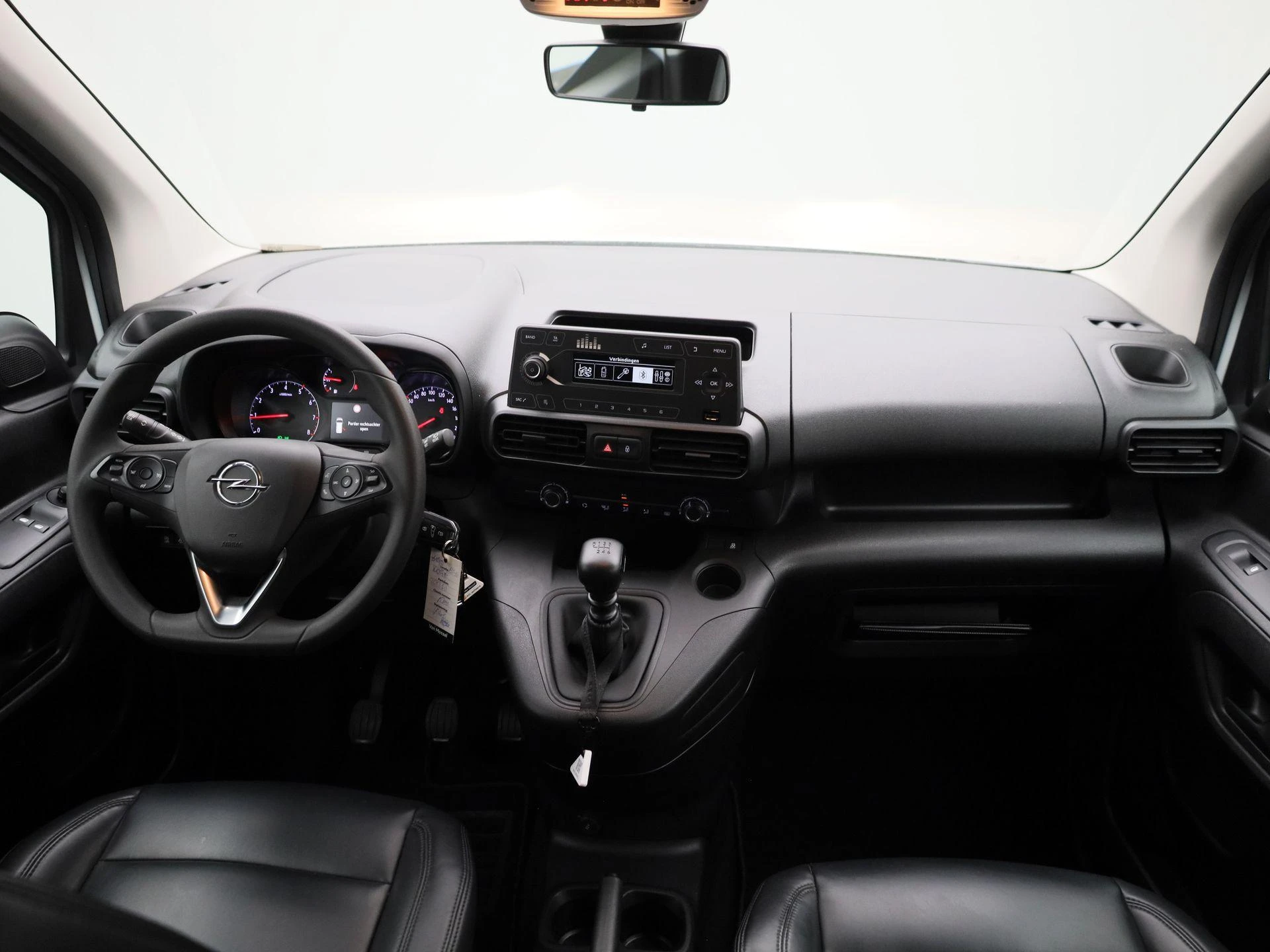 Opel-Combo Life-image-33