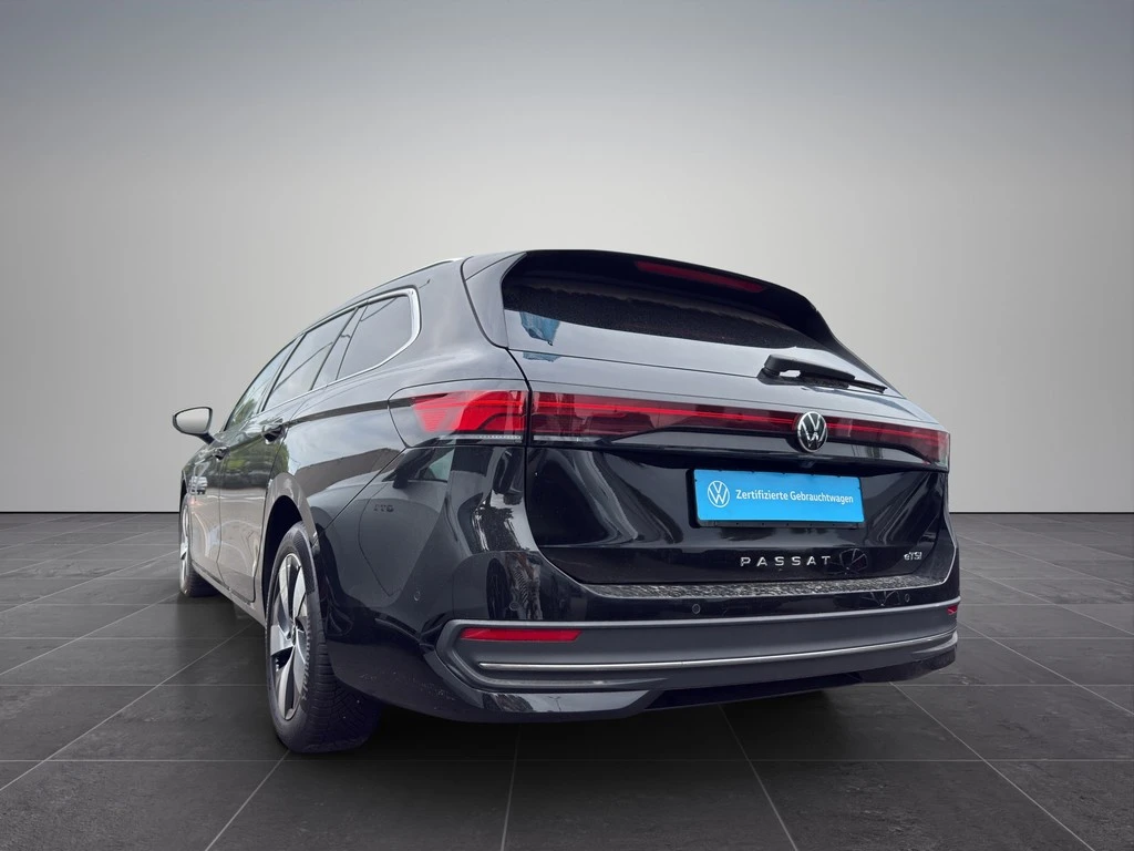 Volkswagen-Passat-image-1