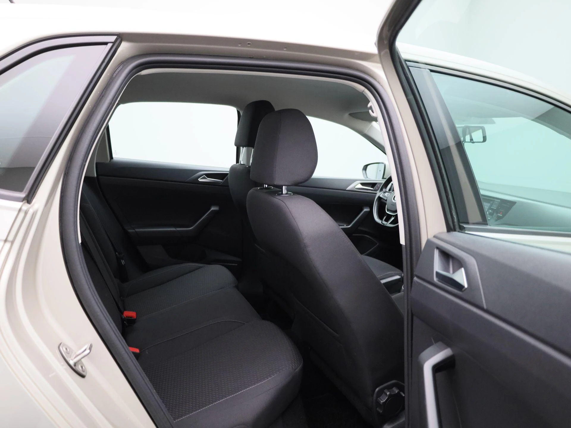 Volkswagen-Polo-image-28