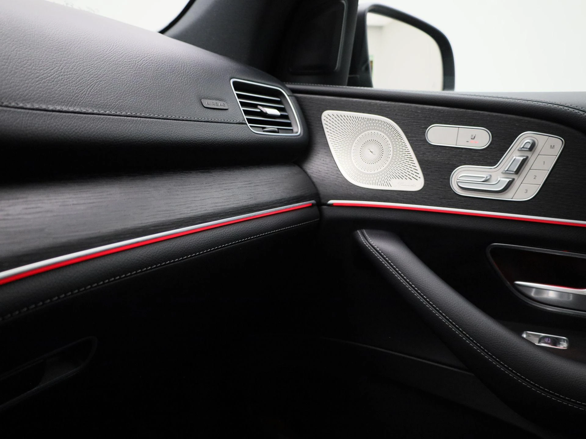 Mercedes-Benz-GLE-image-30