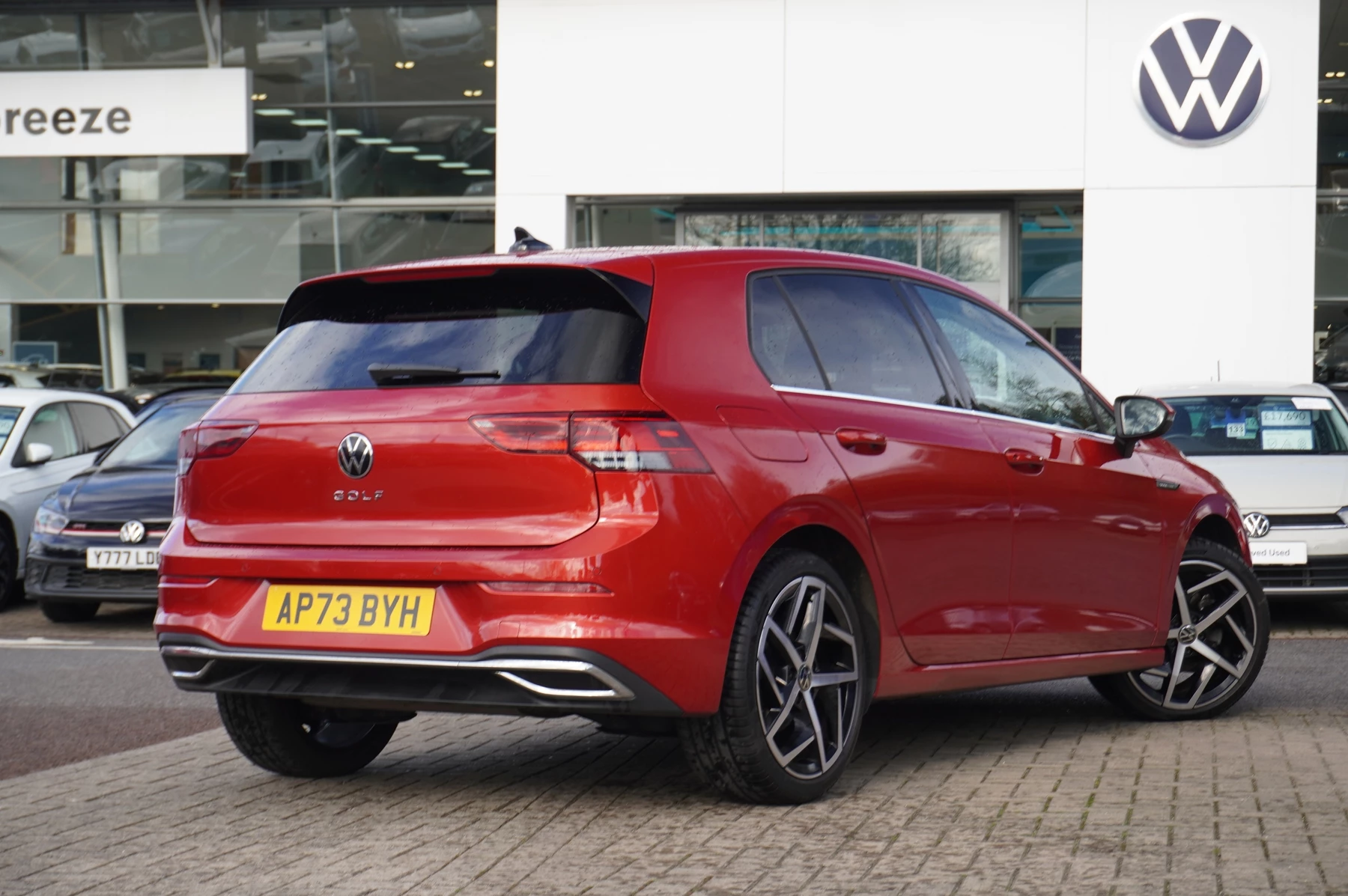 Volkswagen-Golf-image-14