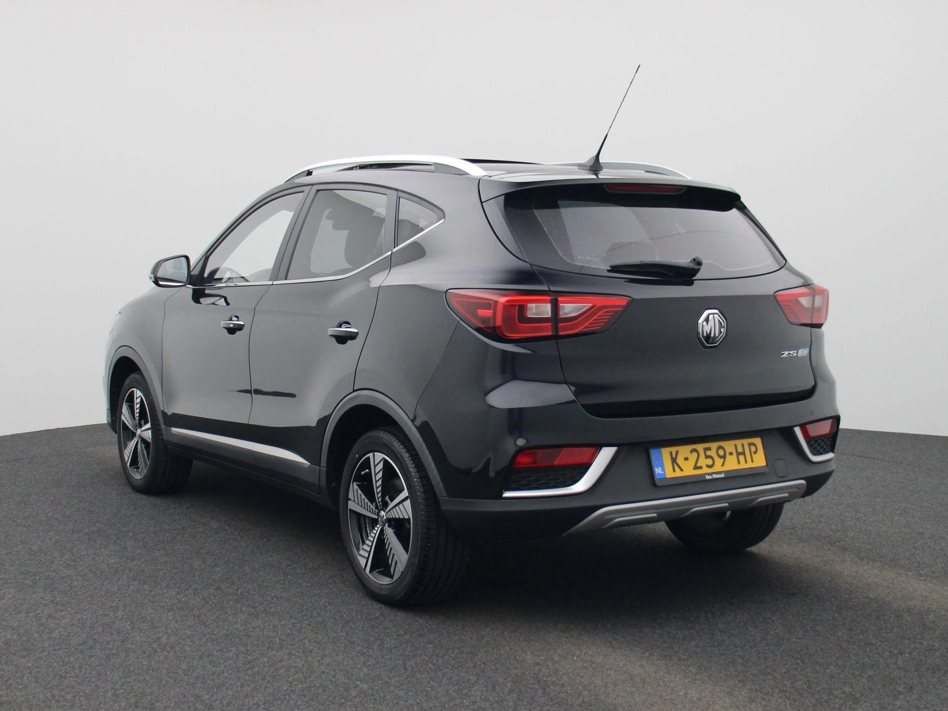 MG-ZS EV-image-1