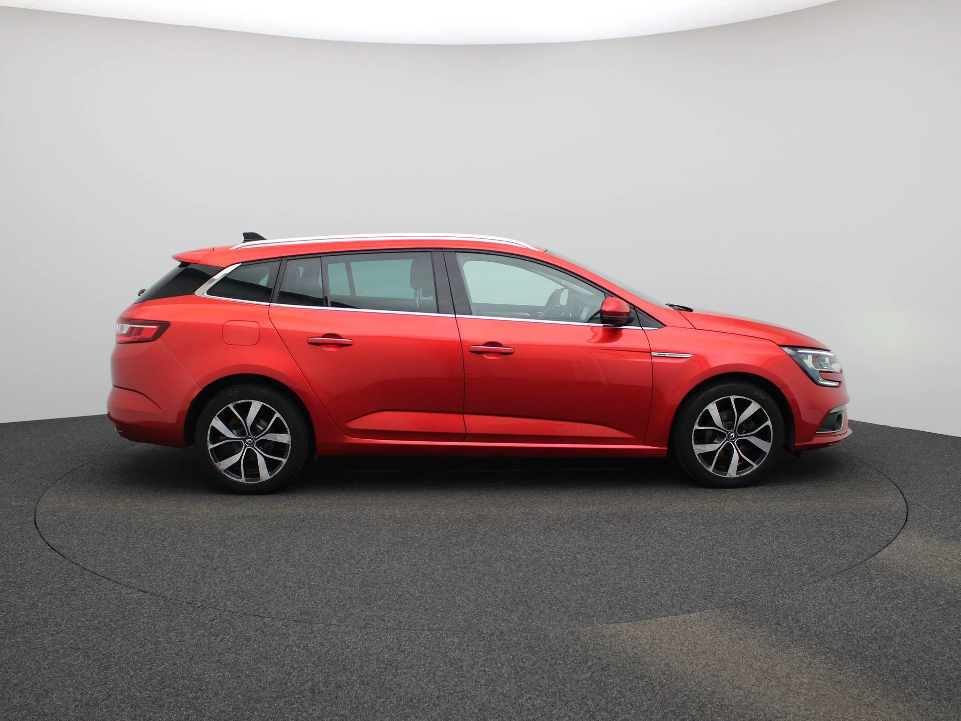Renault-Mégane Estate-image-5