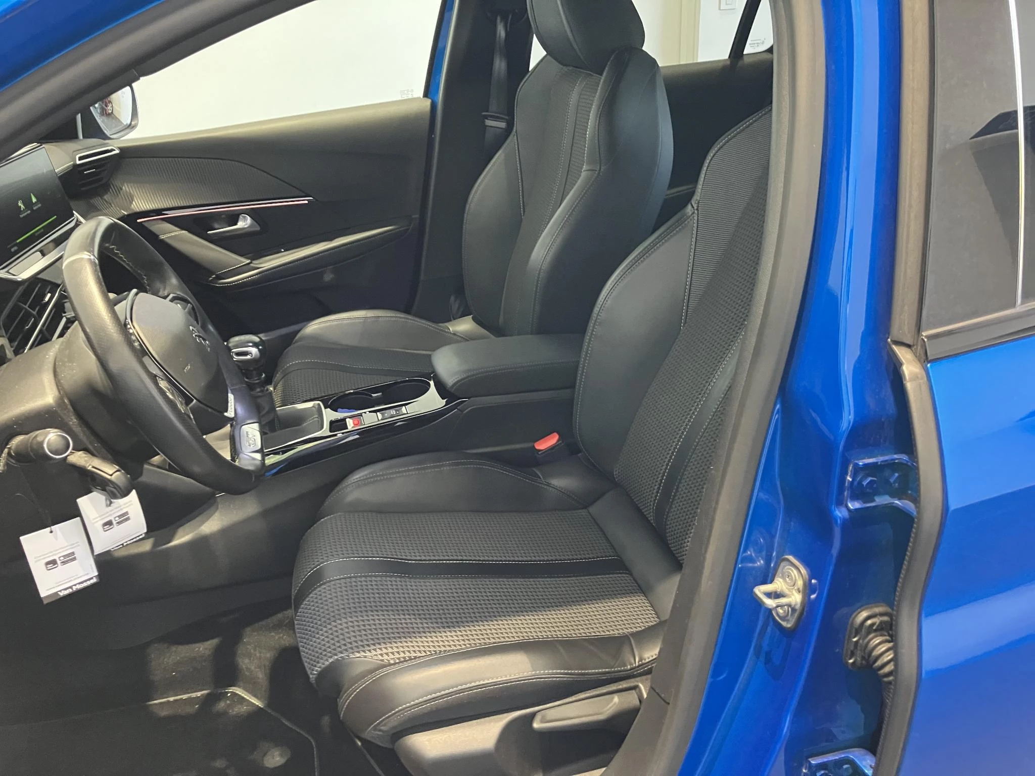 Peugeot-208-image-12