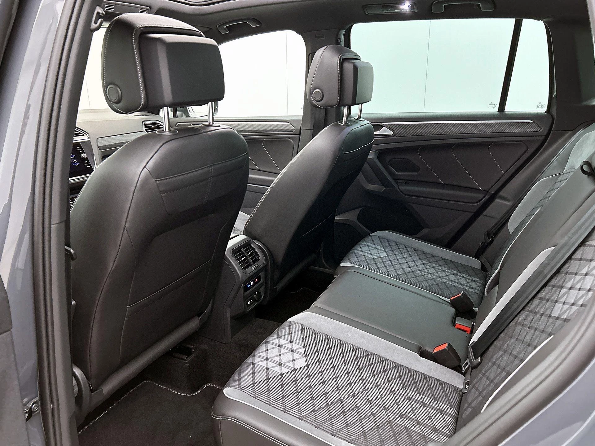 Volkswagen Tiguan 1.5 TSI R-Line Business