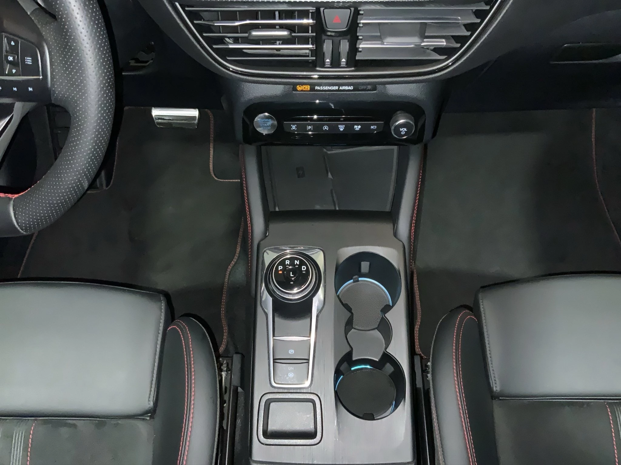 Ford Kuga ST-Line X Aut.*PANO*AHK*360GRAD*LED-MATRIX*NAVI*GRA*WINTER-PKT.