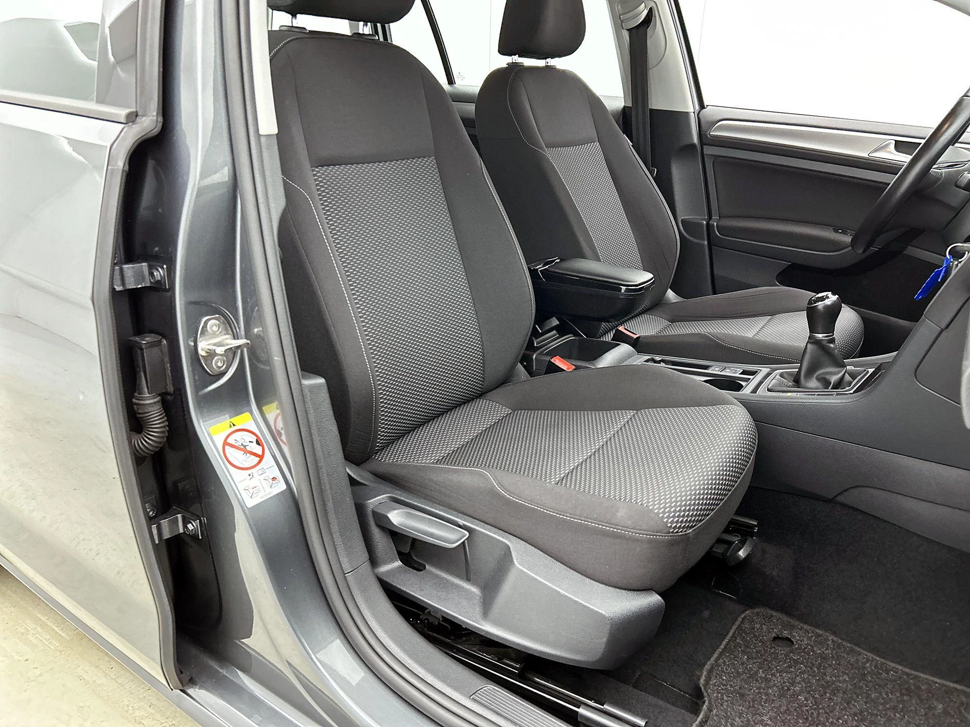 Volkswagen-Golf-image-35