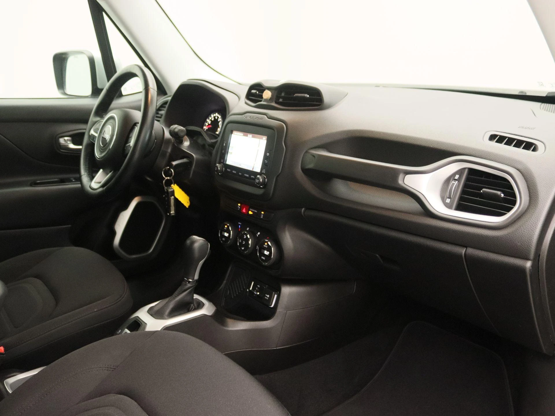 Jeep-Renegade-image-21