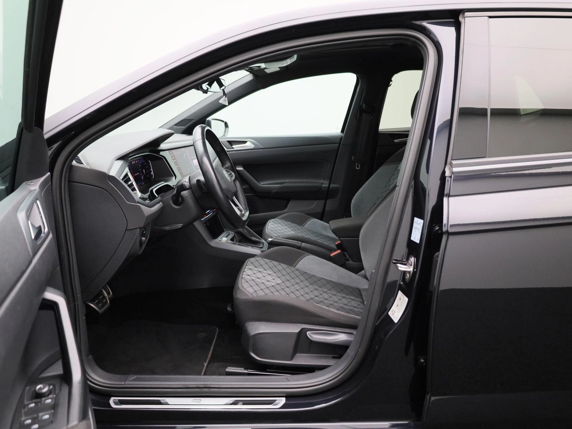 Volkswagen-Polo-image-8