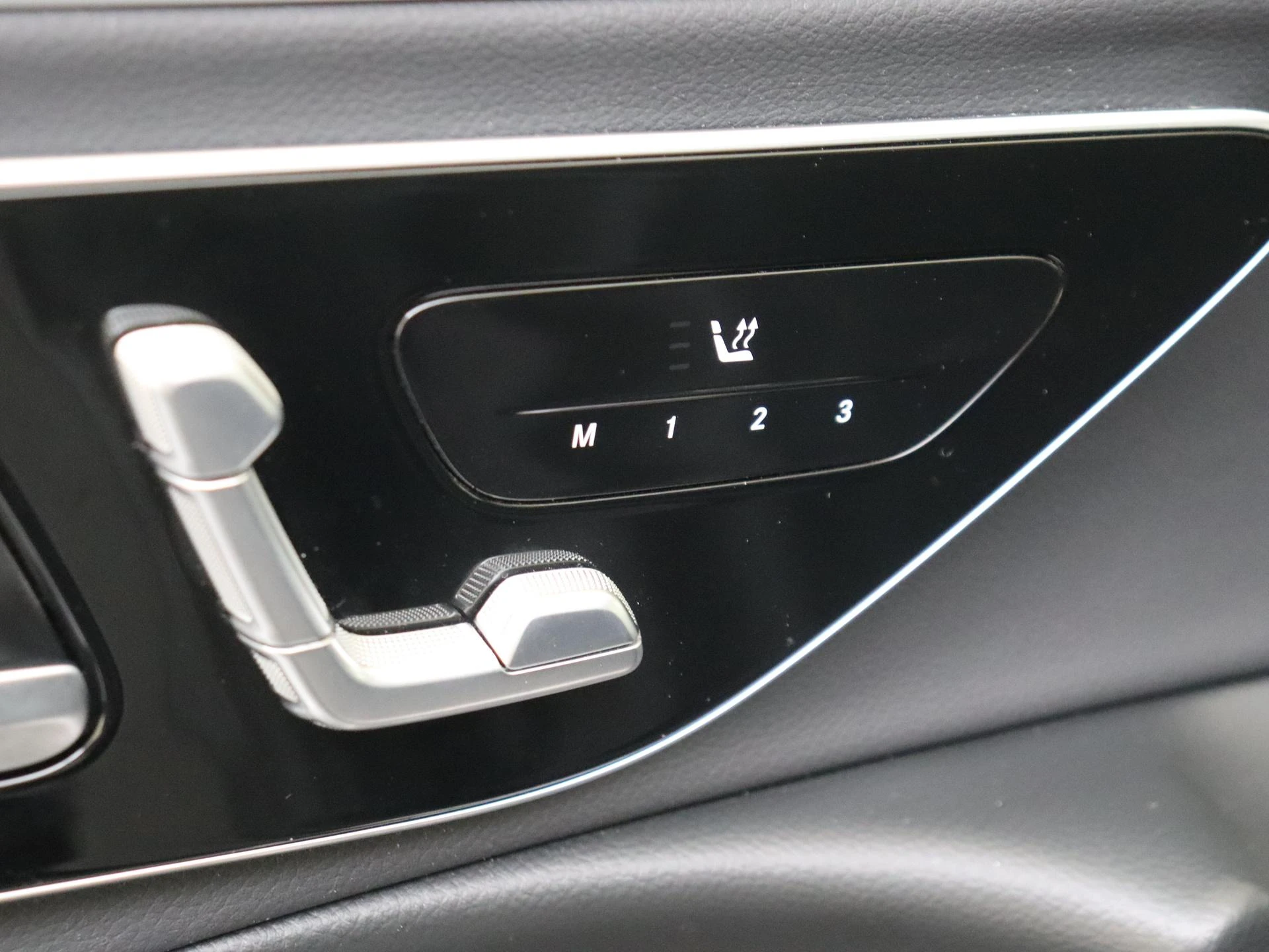 Mercedes-Benz-E-Klasse-image-24