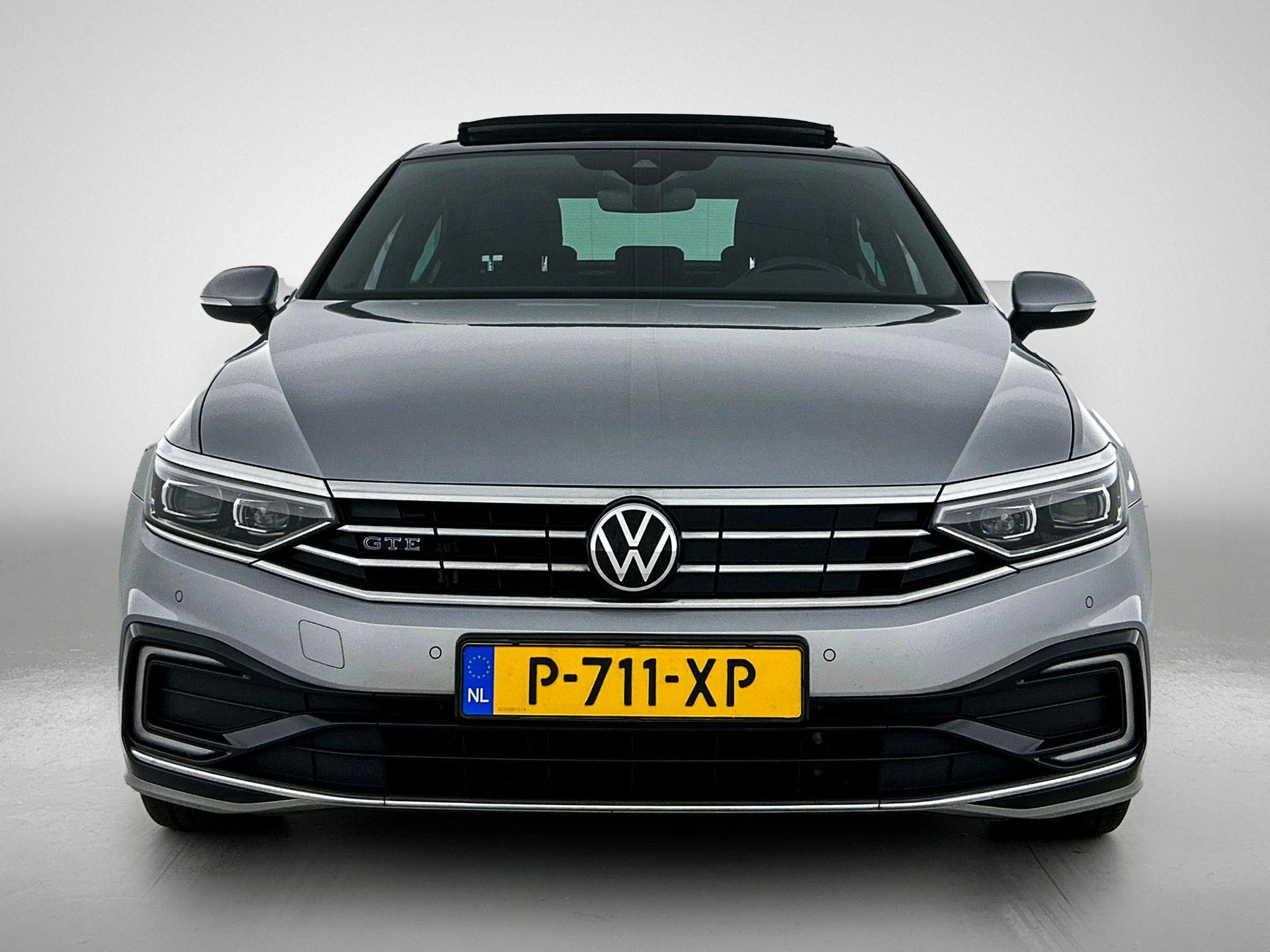 Volkswagen-Passat-image-4