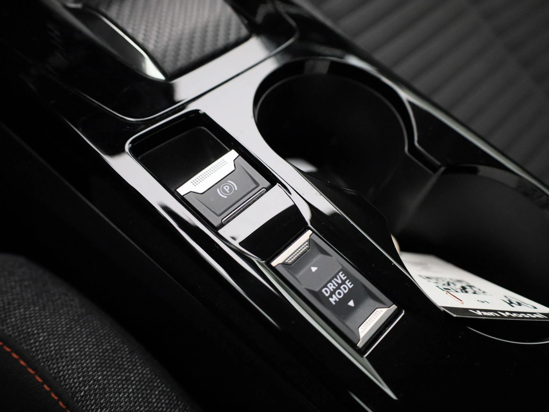 Peugeot-e-208-image-16