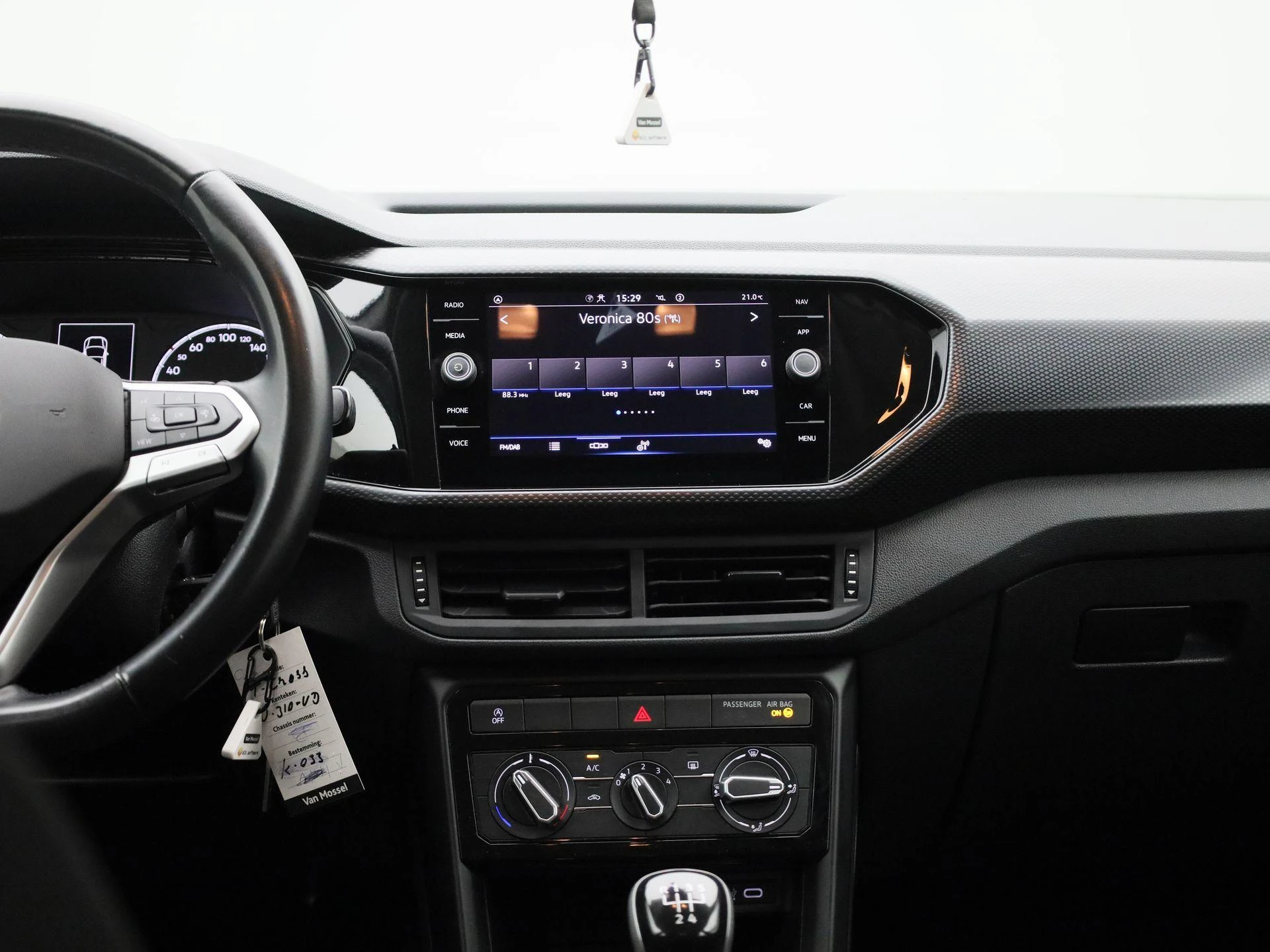 Volkswagen-T-Cross-image-8