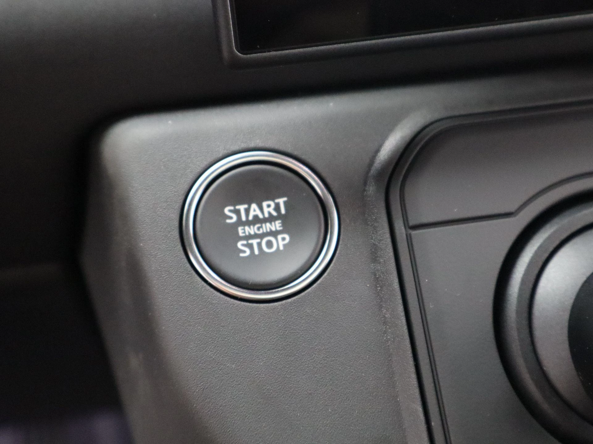 Land Rover Defender 2.0 P300e 110 X-Dynamic SE