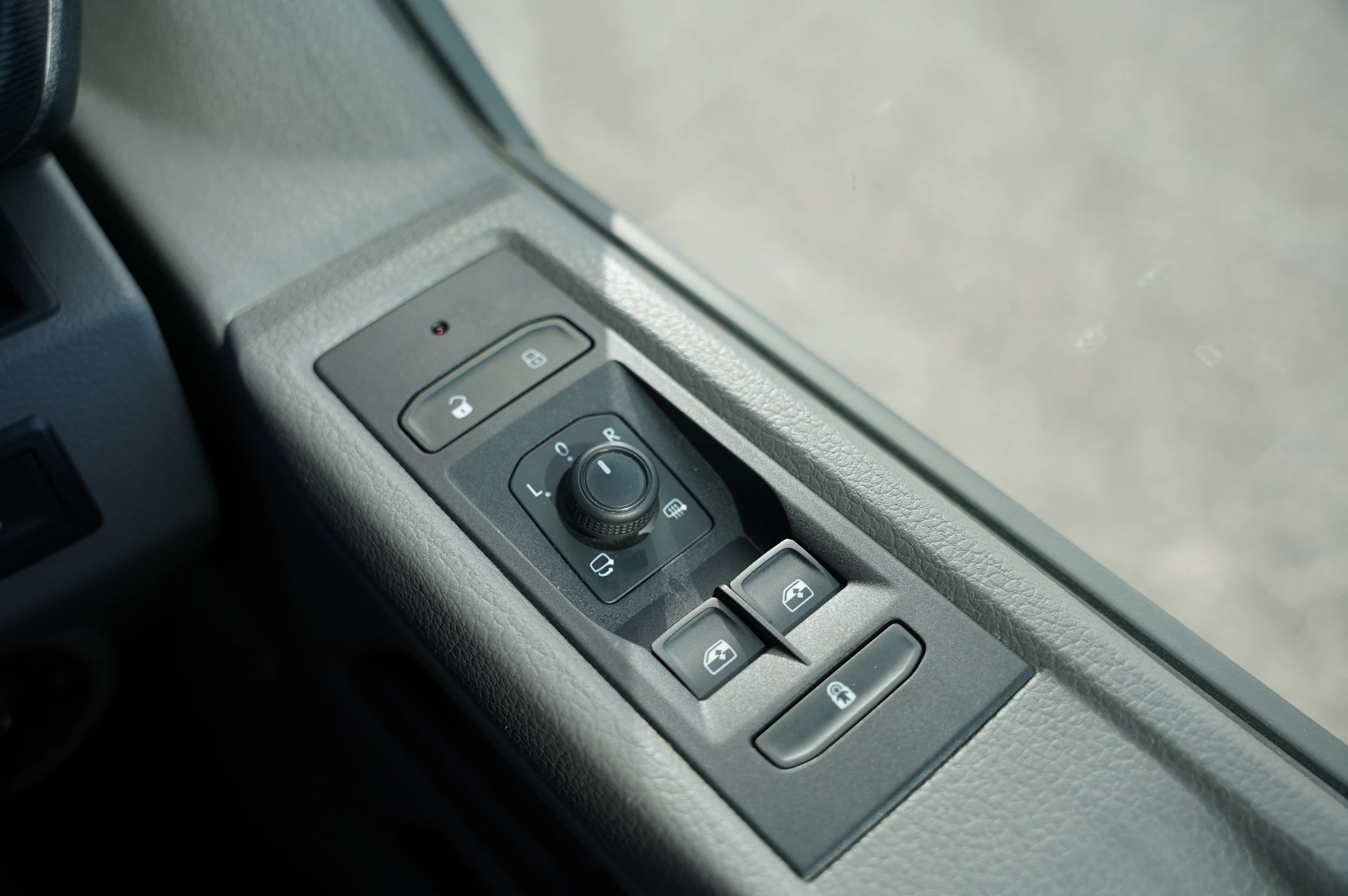 Volkswagen-Transporter-image-18