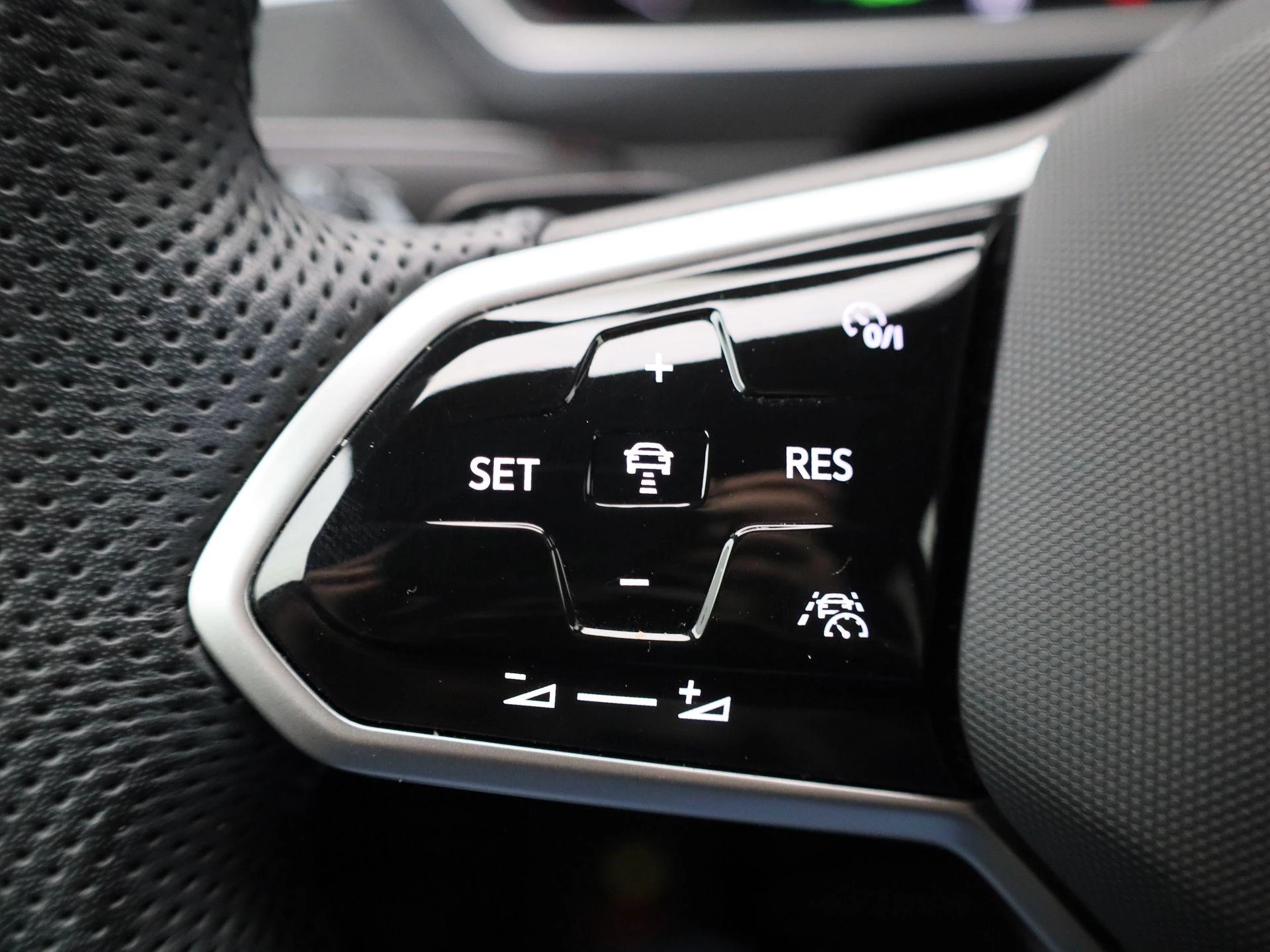 Volkswagen-Tiguan-image-20