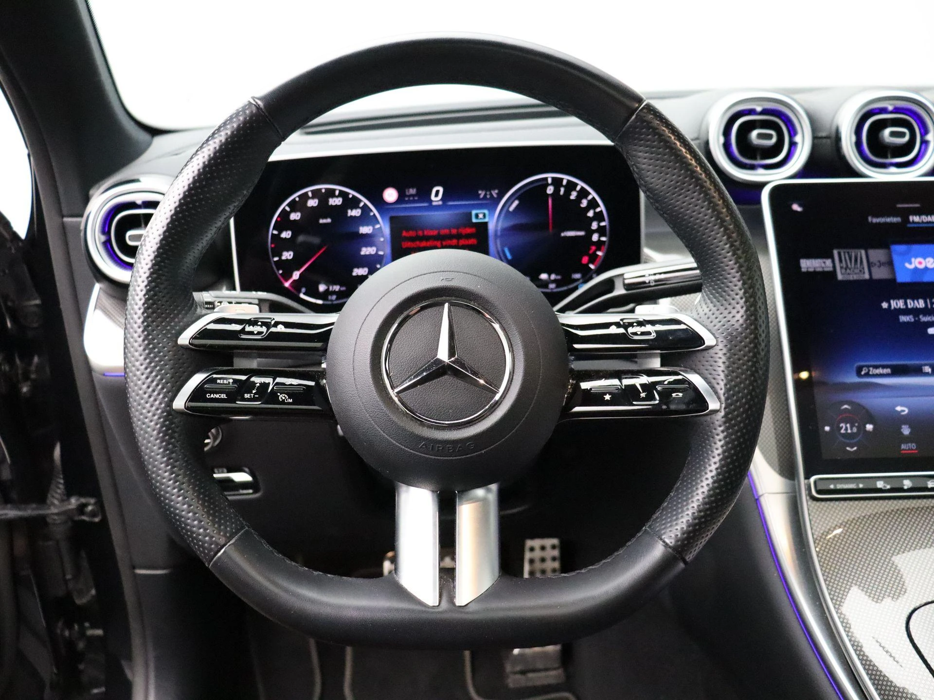 Mercedes-Benz-GLC-image-15
