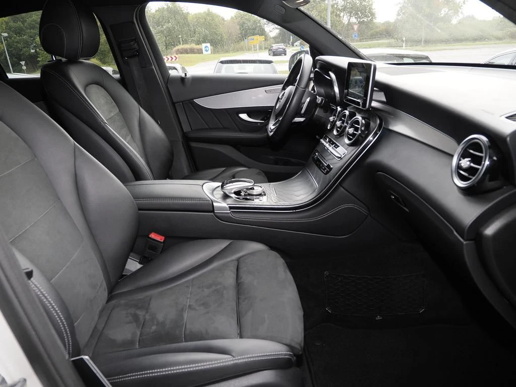 Mercedes-Benz-GLC 220 d-image-11